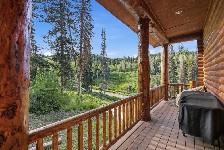 Tollgate Canyon Cabin with Hot Tub & Steam Room - Coalville, Utah
