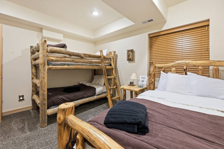 Tollgate Canyon Cabin with Hot Tub & Steam Room - Coalville, Utah