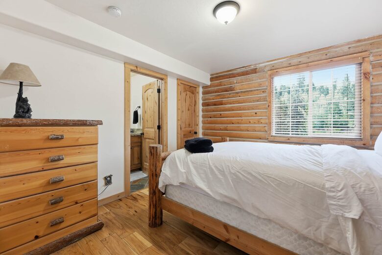 Tollgate Canyon Cabin with Hot Tub & Steam Room - Coalville, Utah