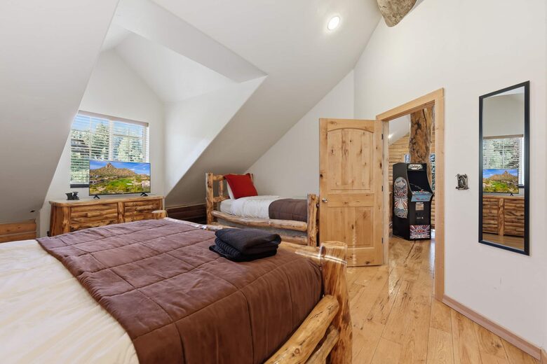Tollgate Canyon Cabin with Hot Tub & Steam Room - Coalville, Utah