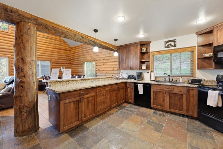 Tollgate Canyon Cabin with Hot Tub & Steam Room - Coalville, Utah