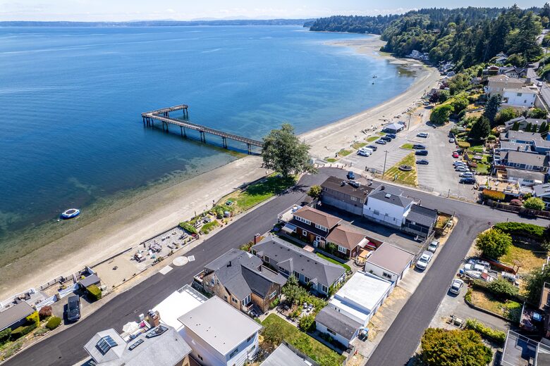 Tacoma Beachfront Home - Tacoma, Washington