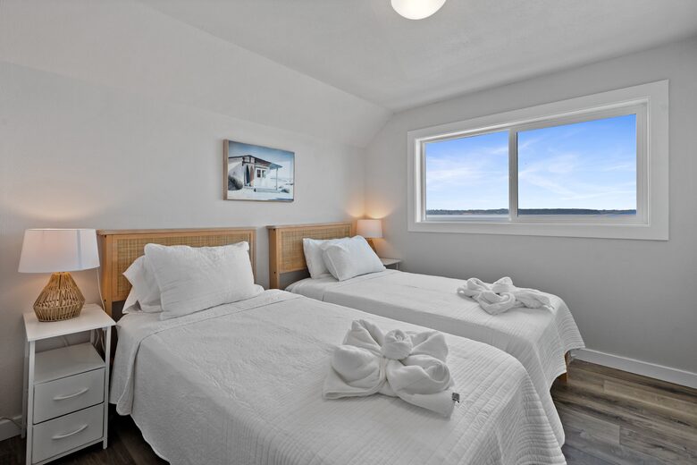 Tacoma Beachfront Home - Tacoma, Washington