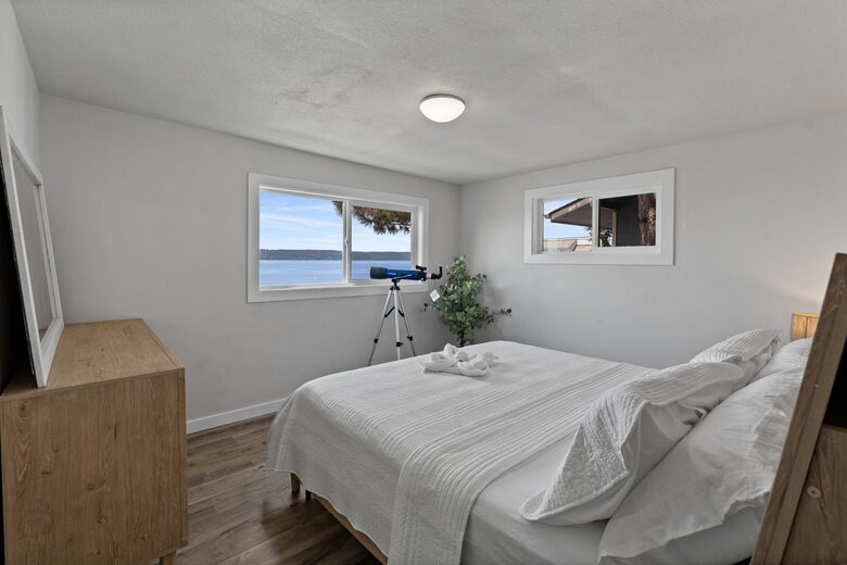 Tacoma Beachfront Home - Tacoma, Washington
