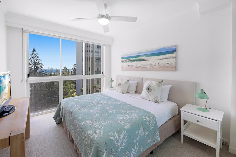 Main Beach Coastal Residence - Gold Coast, Australia