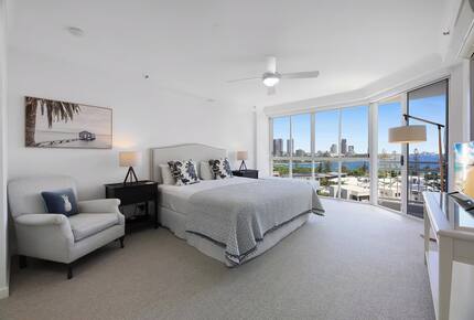 Main Beach Coastal Residence - Gold Coast, Australia