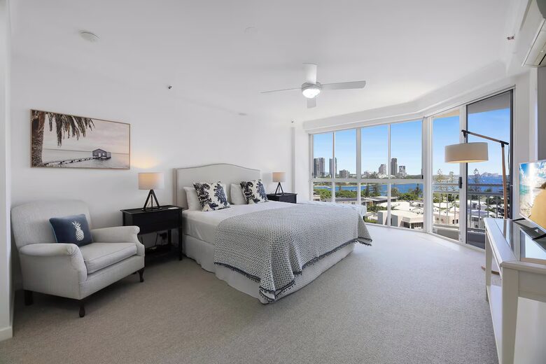 Main Beach Coastal Residence - Gold Coast, Australia