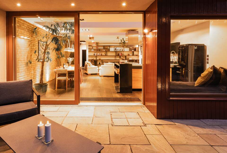Elegant Dublin Residence with Private Garden Retreat - Dublin, Ireland