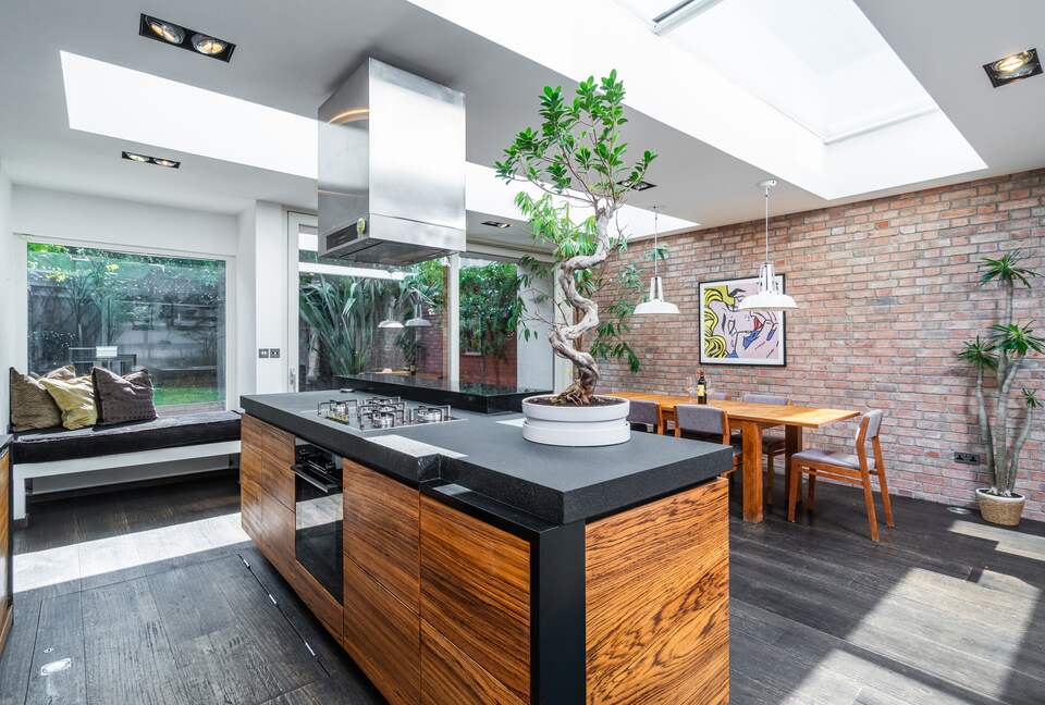 Elegant Dublin Residence with Private Garden Retreat - Dublin, Ireland