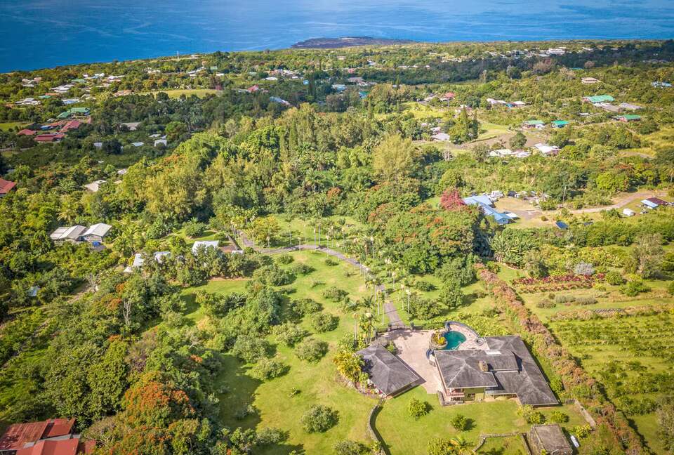 Kona Coast Estate with Infinity Pool - Captain Cook, Hawaii
