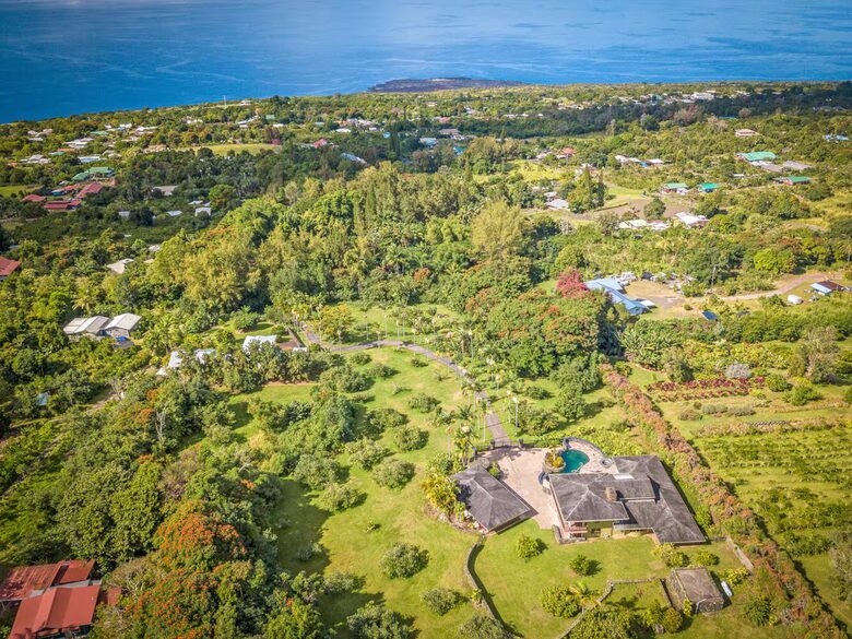 Kona Coast Estate with Infinity Pool - Captain Cook, Hawaii