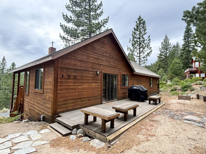 Truckee Mountain Home with Pool Table & Foosball - Truckee, California