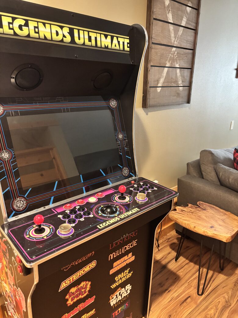 Truckee Mountain Home with Pool Table & Foosball - Truckee, California