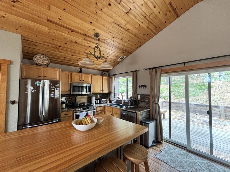 Truckee Mountain Home with Pool Table & Foosball - Truckee, California