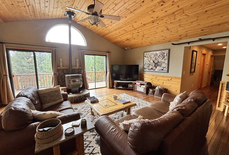 Truckee Mountain Home with Pool Table & Foosball - Truckee, California
