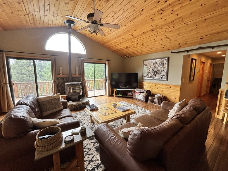 Truckee Mountain Home with Pool Table & Foosball - Truckee, California