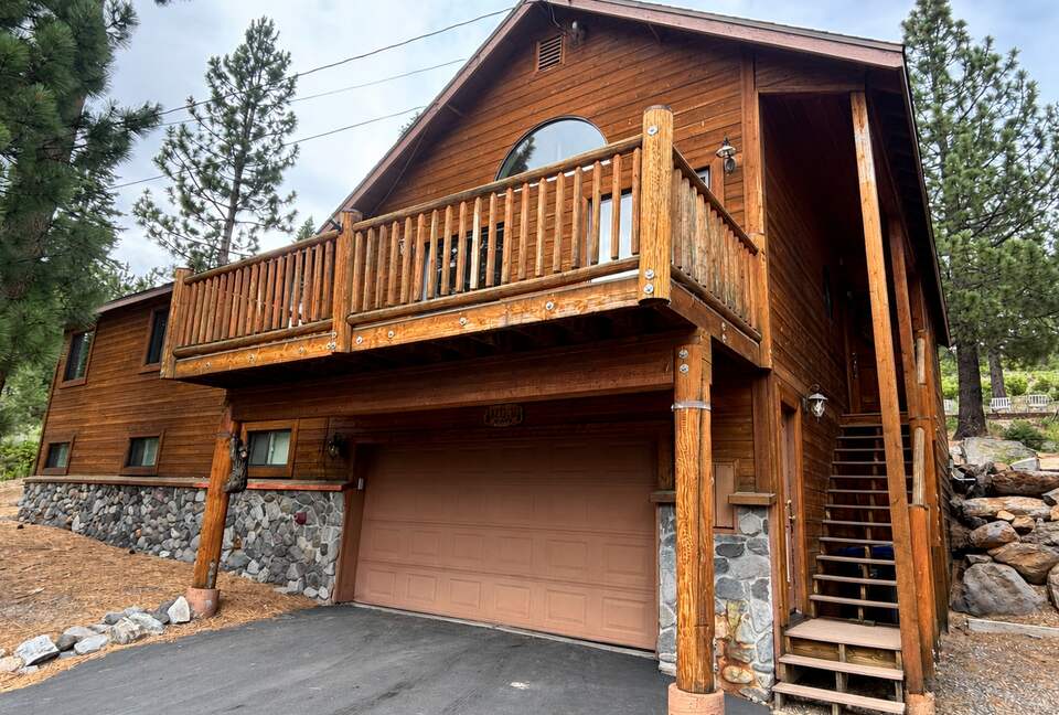 Truckee Mountain Home with Pool Table & Foosball - Truckee, California