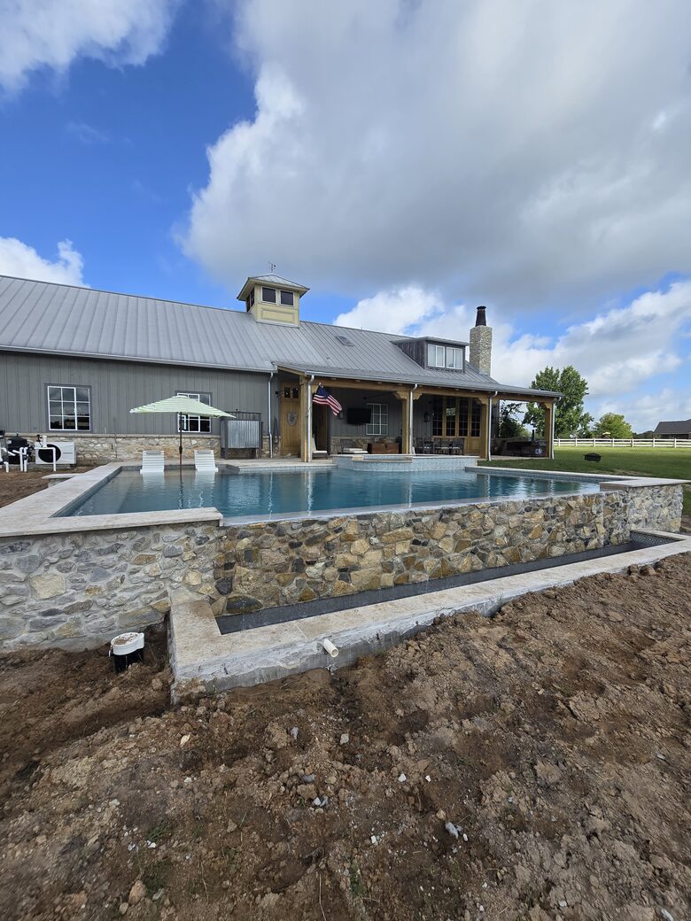 Brenham-Home/Barn & "Little Spot of Heaven" Vacation Retreat - Brenham, Texas