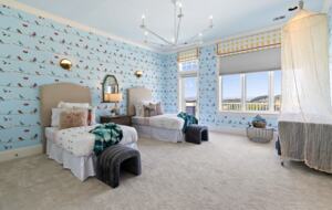 Lake Oswego Luxe Estate | With Pool & Sport Court - Lake Oswego, Oregon