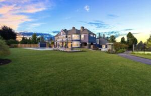 Lake Oswego Luxe Estate | With Pool & Sport Court - Lake Oswego, Oregon