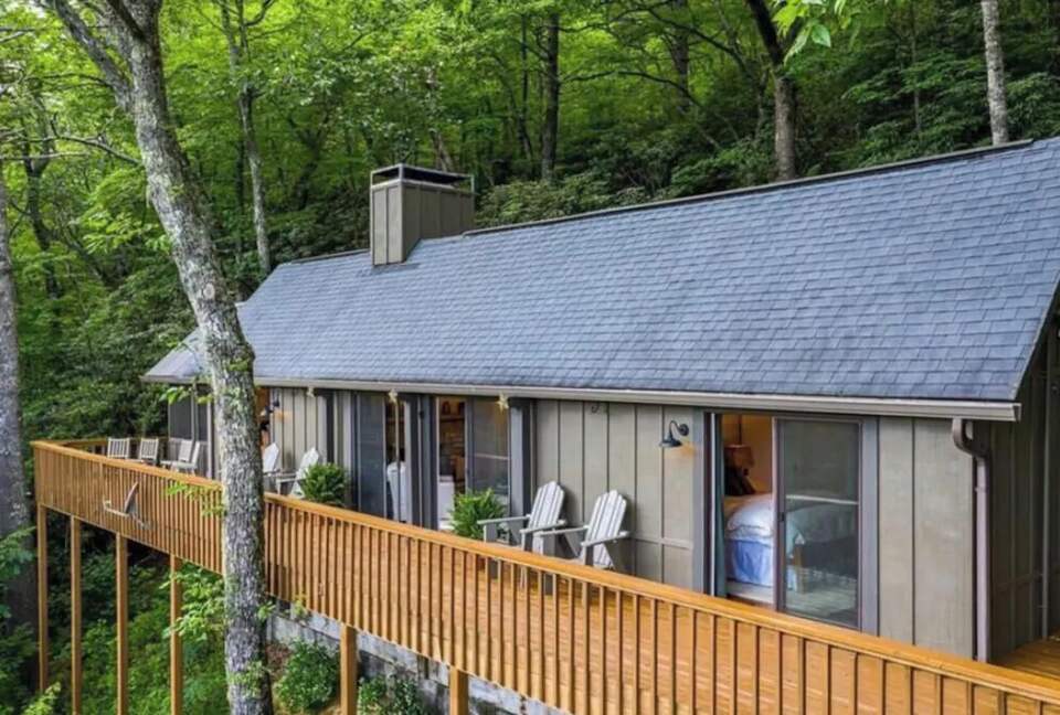 Cashiers Luxe Cottage with Mountain Views - Cashiers, North Carolina
