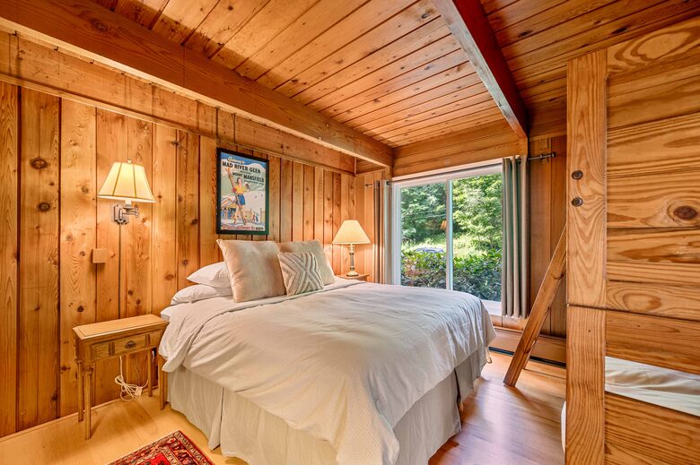 Rustic Sugarbush Chalet with Mad River Valley Views - Warren, Vermont
