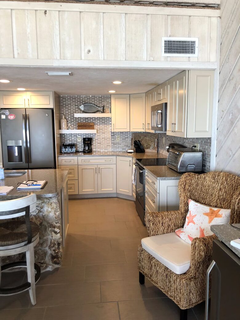 Oceanfront Deck Retreat in New Smyrna Beach - New Smyrna Beach, Florida