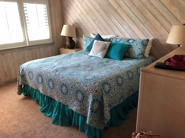 Oceanfront Deck Retreat in New Smyrna Beach - New Smyrna Beach, Florida