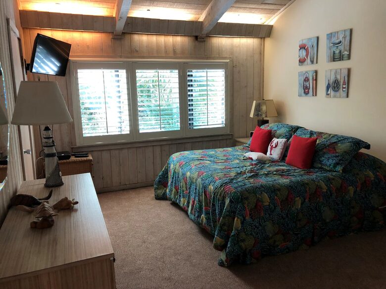 Oceanfront Deck Retreat in New Smyrna Beach - New Smyrna Beach, Florida