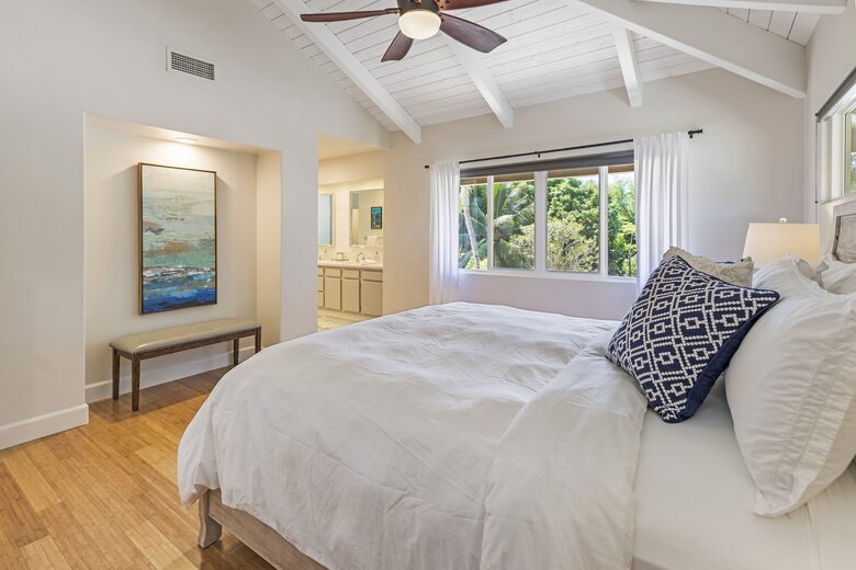 Kahana Beach House Across from a Secluded Beach - Lahaina, Hawaii