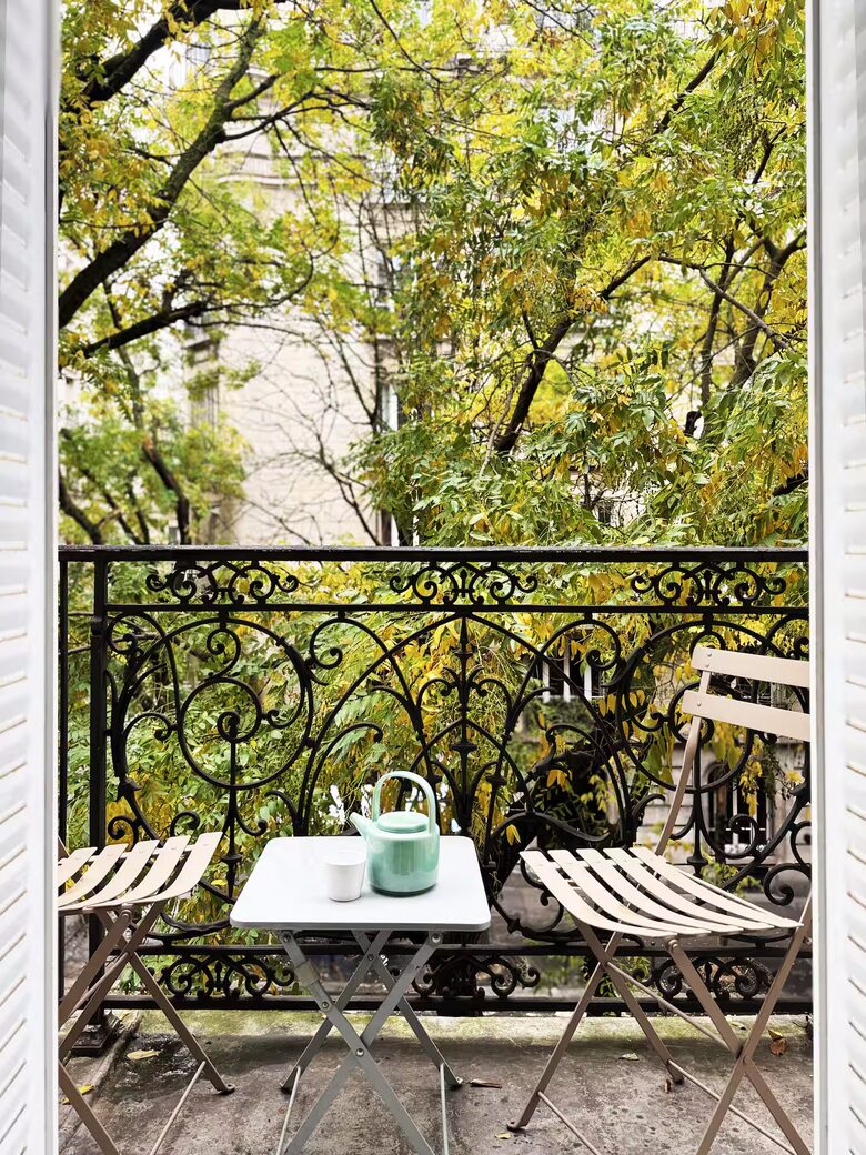 Refined Montmartre Apartment with Balcony - Paris, France