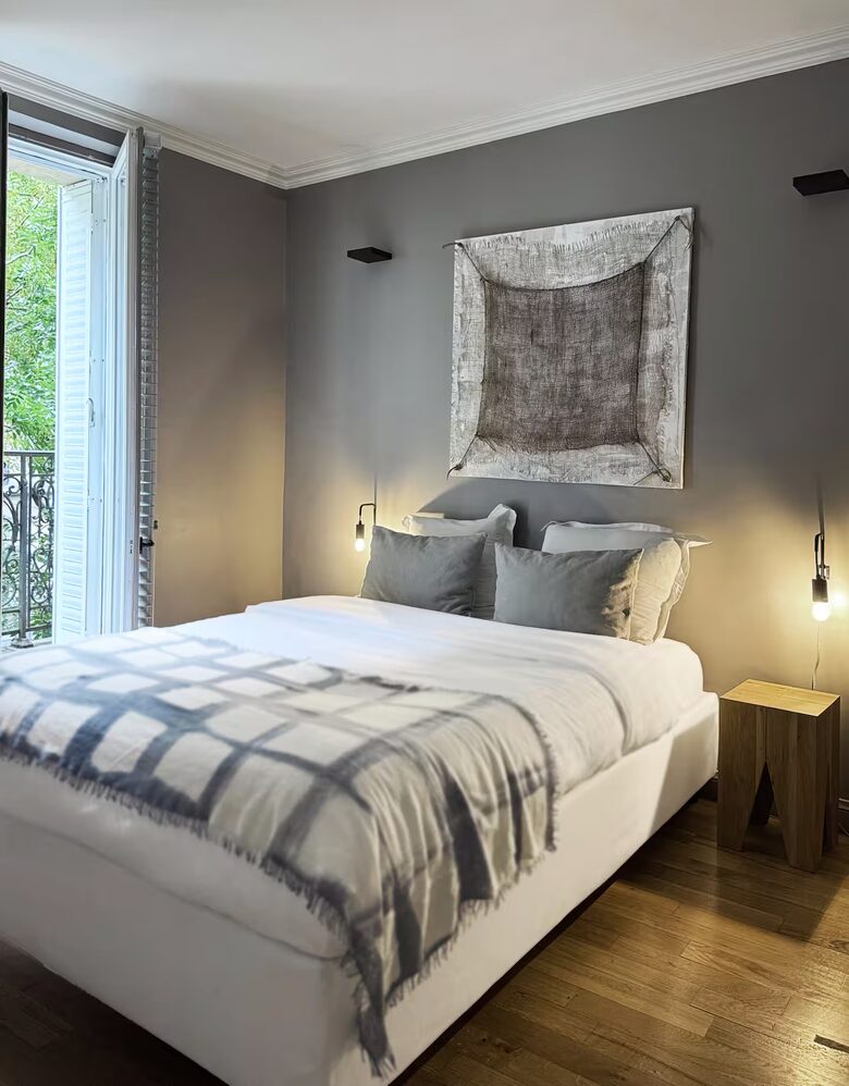 Refined Montmartre Apartment with Balcony - Paris, France