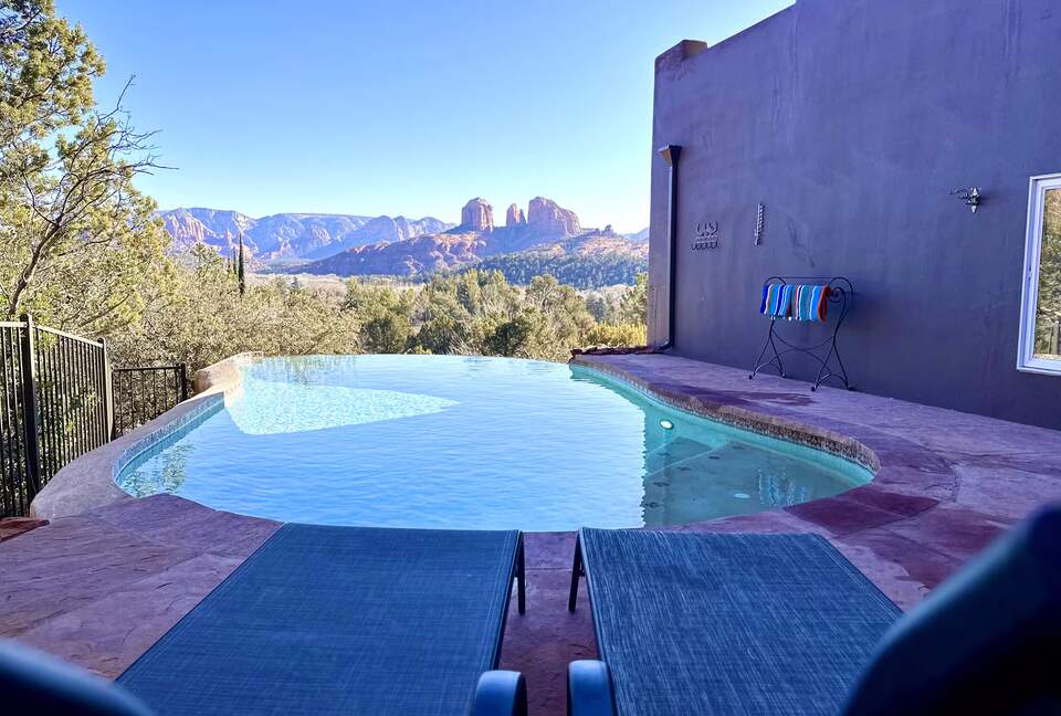 Sedona Red Rock Infinity Pool Retreat - Sedona, Arizona
