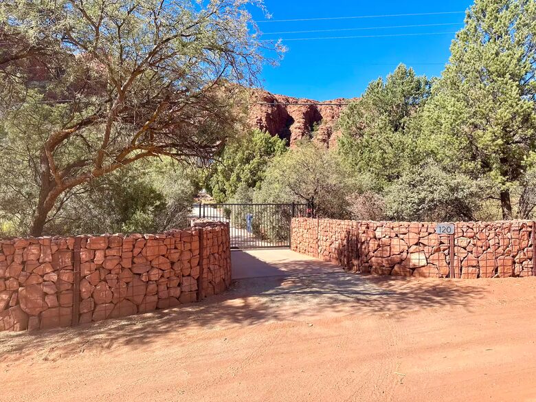 Sedona Red Rock Infinity Pool Retreat - Sedona, Arizona