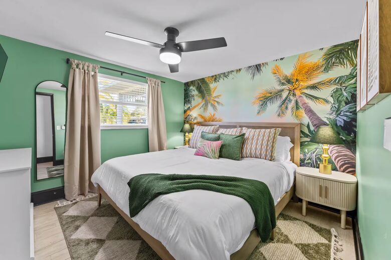 Clearwater Pool & Beach Group Getaway - Clearwater, Florida