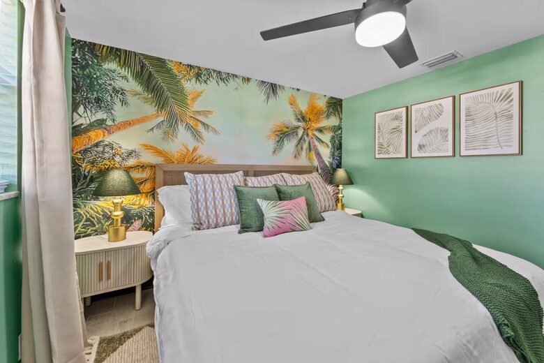 Clearwater Pool & Beach Group Getaway - Clearwater, Florida