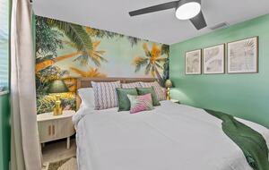 Clearwater Pool & Beach Group Getaway - Clearwater, Florida