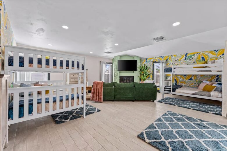Clearwater Pool & Beach Group Getaway - Clearwater, Florida