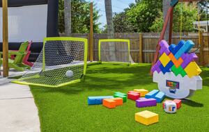 Clearwater Pool & Beach Group Getaway - Clearwater, Florida