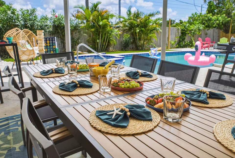 Clearwater Pool & Beach Group Getaway - Clearwater, Florida