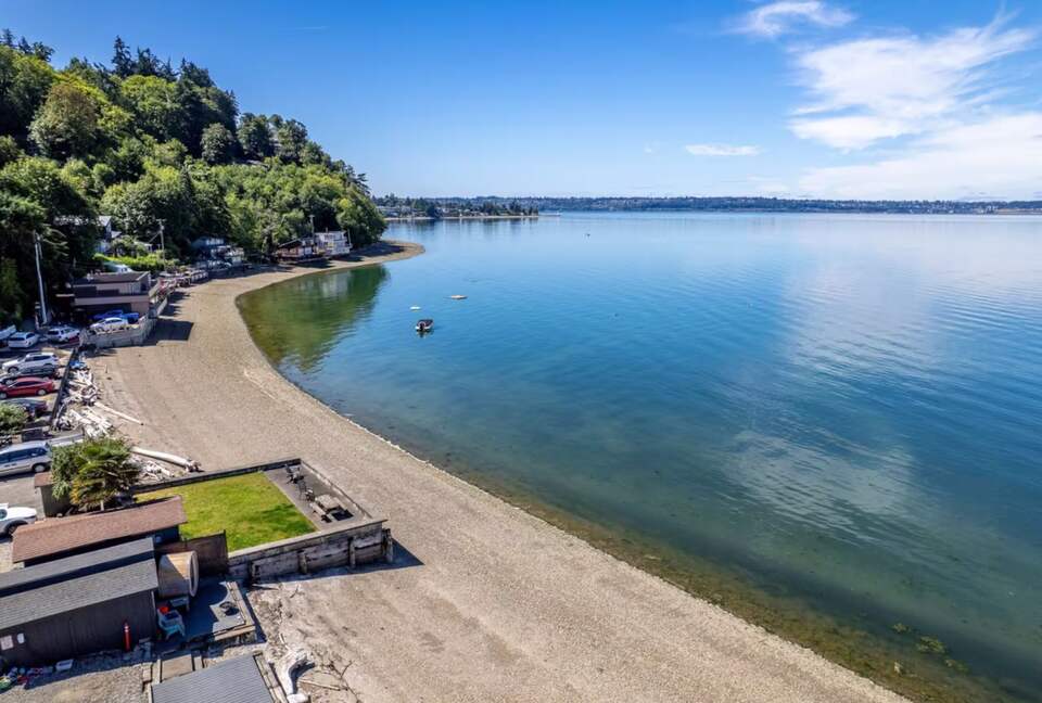 Tacoma Beachfront Home - Tacoma, Washington