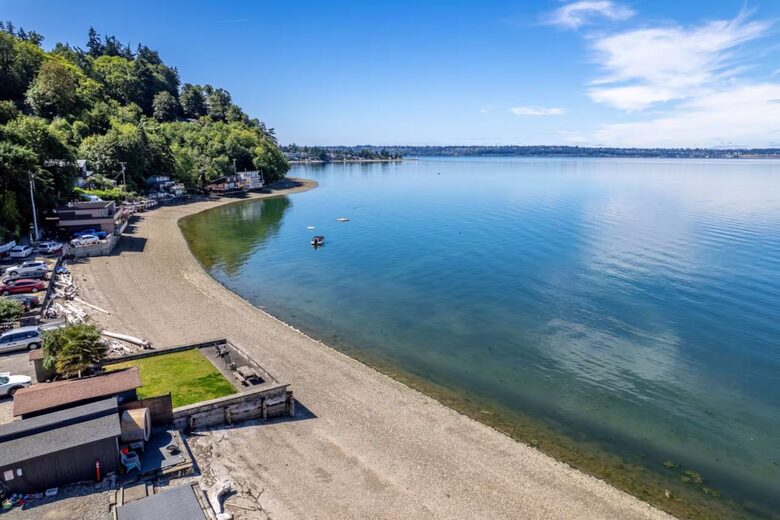 Tacoma Beachfront Home - Tacoma, Washington