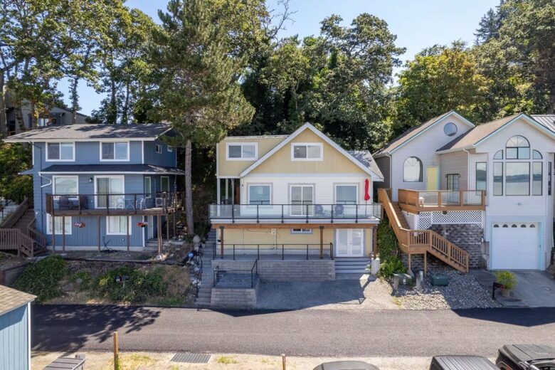 Tacoma Beachfront Home - Tacoma, Washington