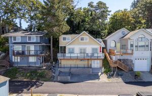 Tacoma Beachfront Home - Tacoma, Washington