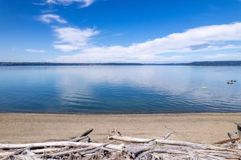 Tacoma Beachfront Home - Tacoma, Washington