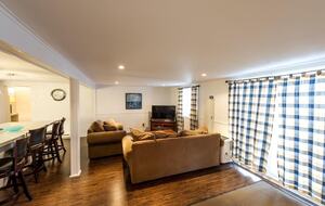 Lake Gagnon Waterfront Chalet with Private Beach and Hot Tub - Duhamel, Canada