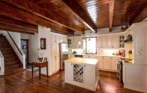 Lake Gagnon Waterfront Chalet with Private Beach and Hot Tub - Duhamel, Canada