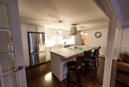 Lake Gagnon Waterfront Chalet with Private Beach and Hot Tub - Duhamel, Canada