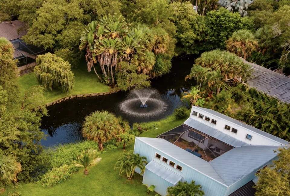 West Palm Beach Courtyard Retreat Near the Intracoastal - West Palm Beach, Florida
