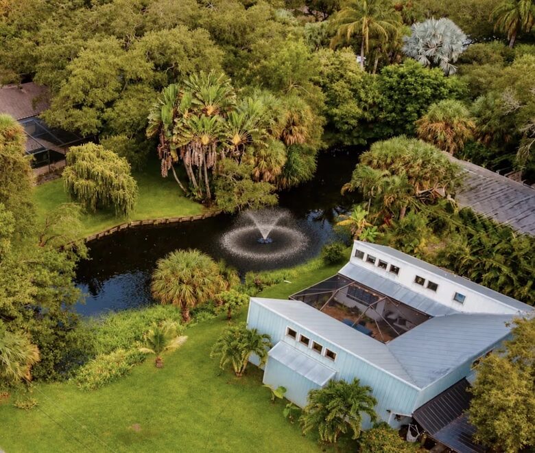 West Palm Beach Courtyard Retreat Near the Intracoastal - West Palm Beach, Florida